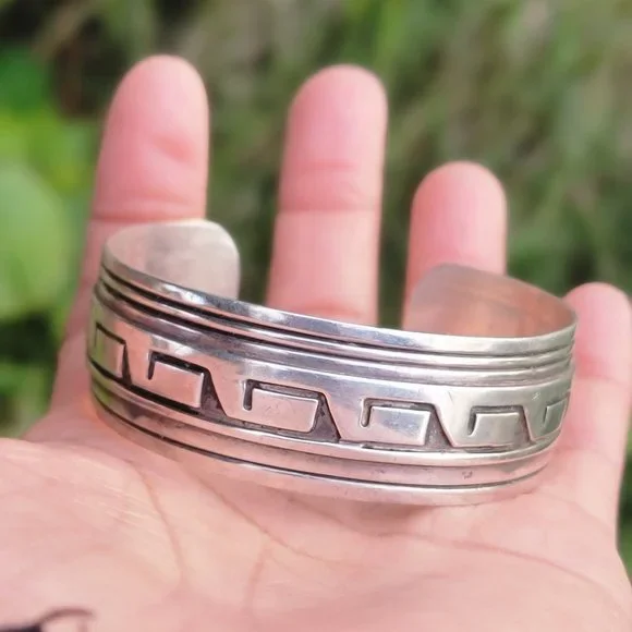 Outstanding vintage Native American handmade 925 sterling silver engraved water